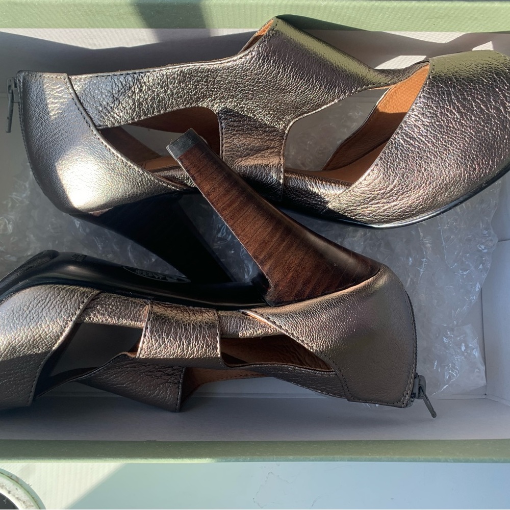 sofft leather heels